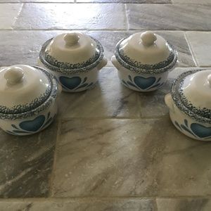 *Used* Blue Heart Farmhouse Country Bowl Set of 4 with lids